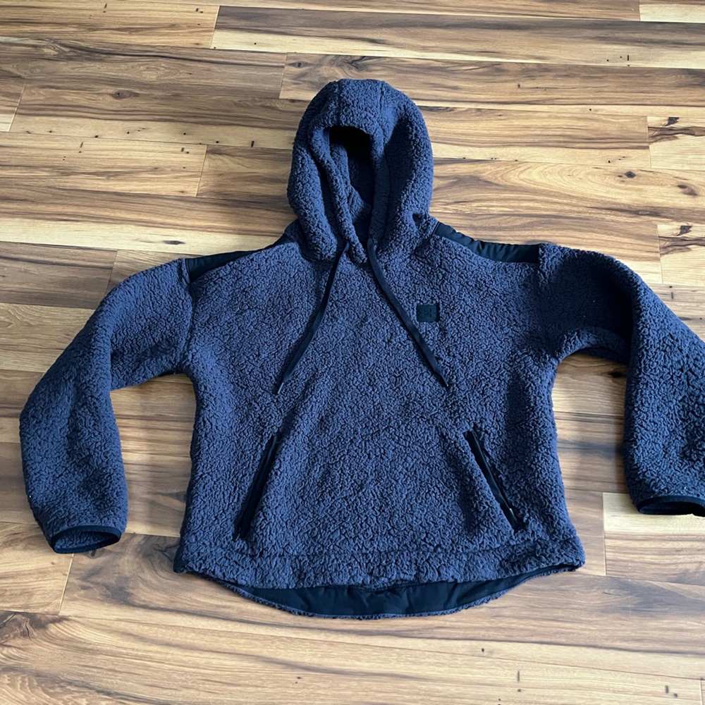 Women’s UA fleece pullover